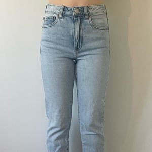 Garage light wash mom jeans. Size 23